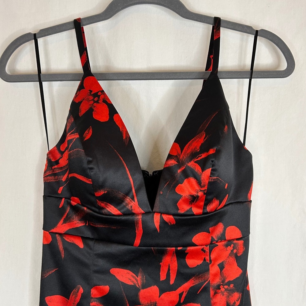 Guess NWT Los Angeles Black Red Floral Print V-Neck Bodycon Mini Dress - Picture 9 of 12